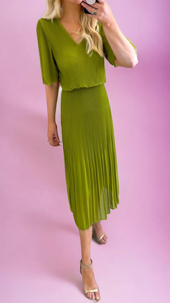 A1469 Sheen Green Loose Top Pleat Dress