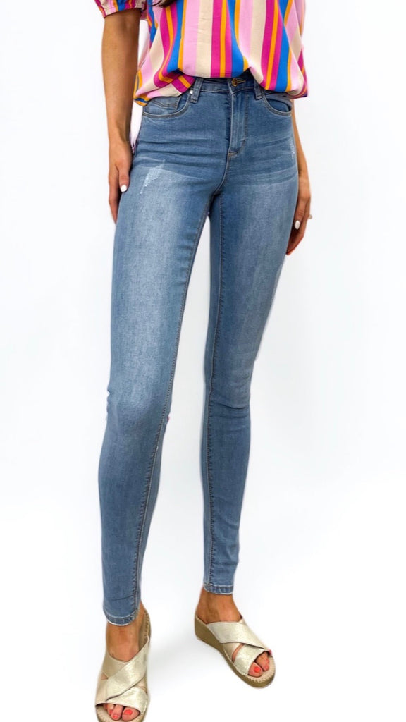 4-A0746 Rant & Rave Bailey Distressed Jeans