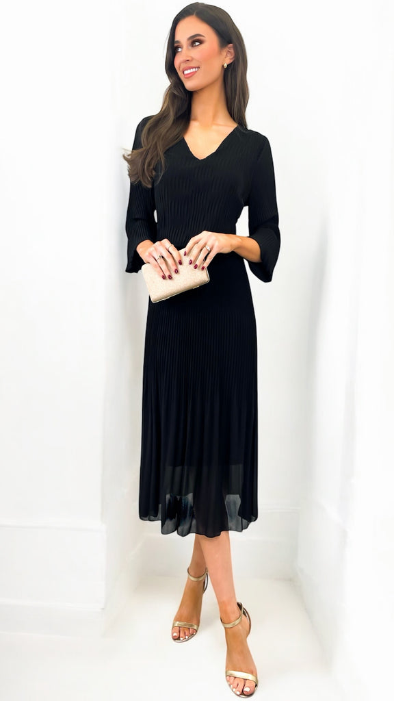 A2699 Black Sleeved Loose Top Dress