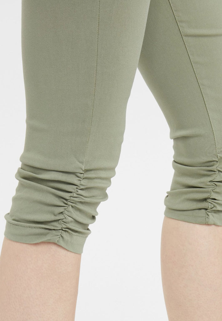 A0787 Bykeira Capri Pants Sea Green