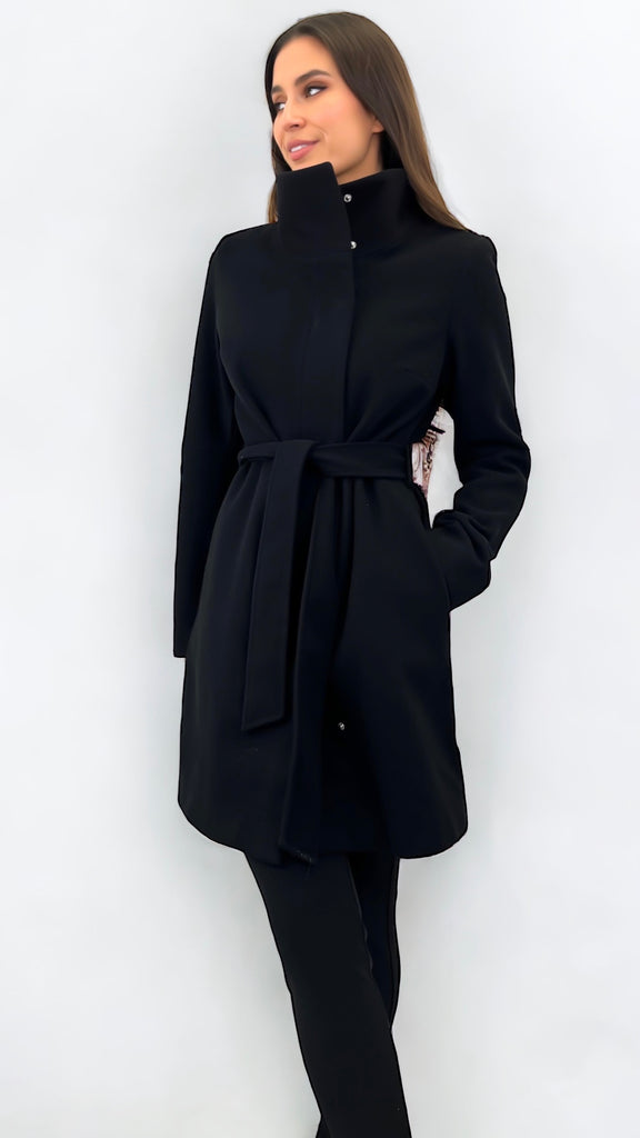 A1208 Viloulou Black Funnel Coat