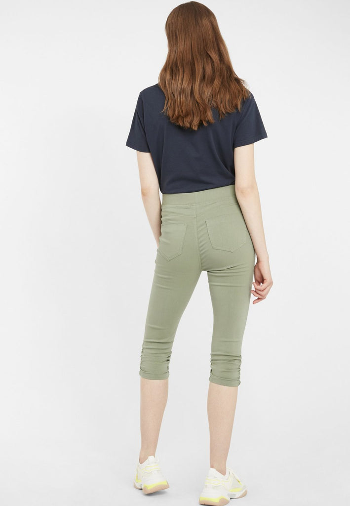 A0787 Bykeira Capri Pants Sea Green